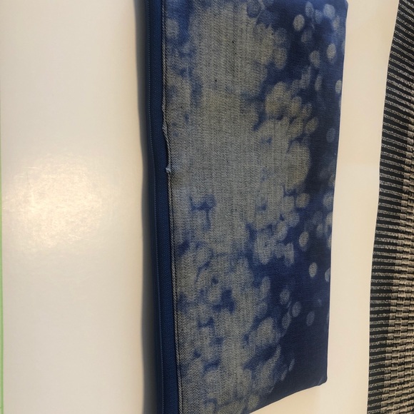 HOMEMADE and SEWN Blue and White Zipper Purse Pouch/ cosmetic bag/ pencil case - Picture 5 of 7